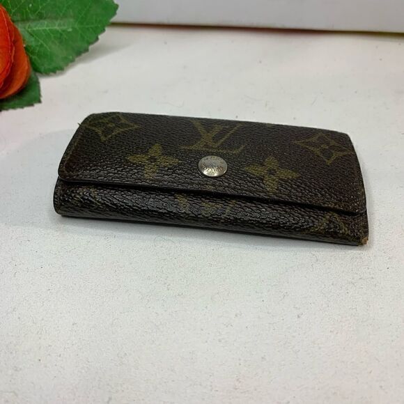 Louis Vuitton Monogram 4 Key Wallet - Picture 5 of 8